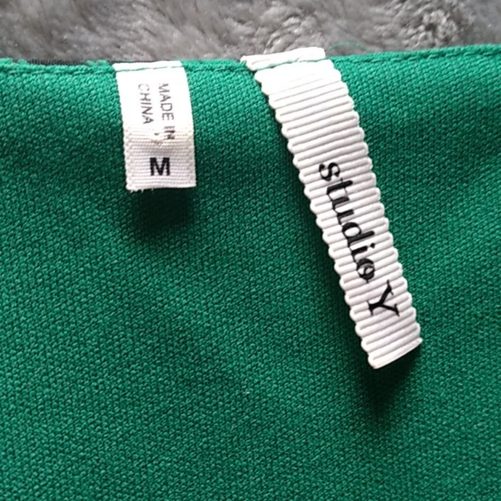 Green top - Picture 3 of 5